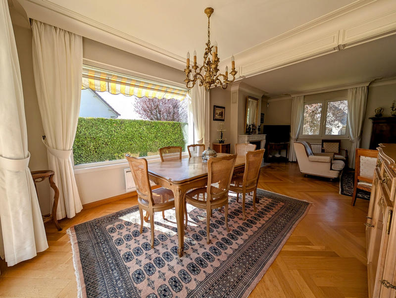 Maison - 230 m² - 8 pièces