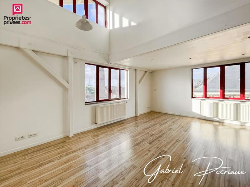 Loft - 96 m² - 5 pièces