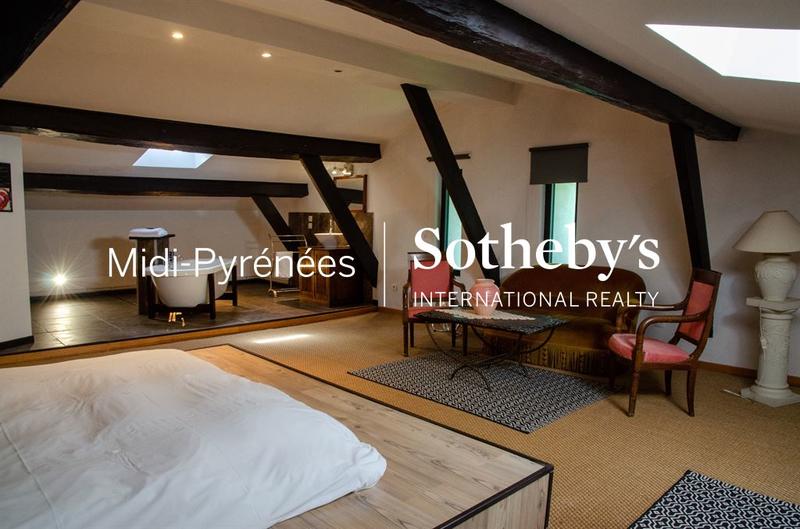 Château - 1 573 m² - 36 pièces