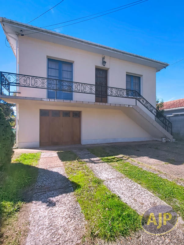 Maison - 240 m² - 6 pièces