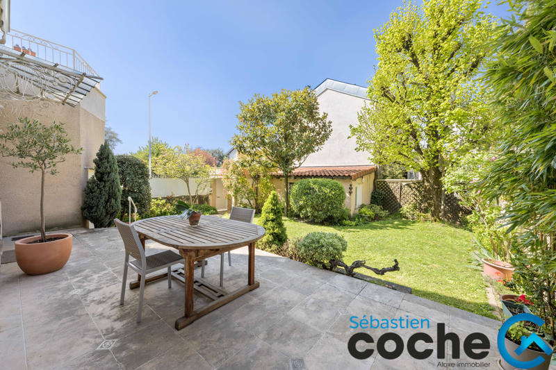 Maison - 245 m² - 8 pièces