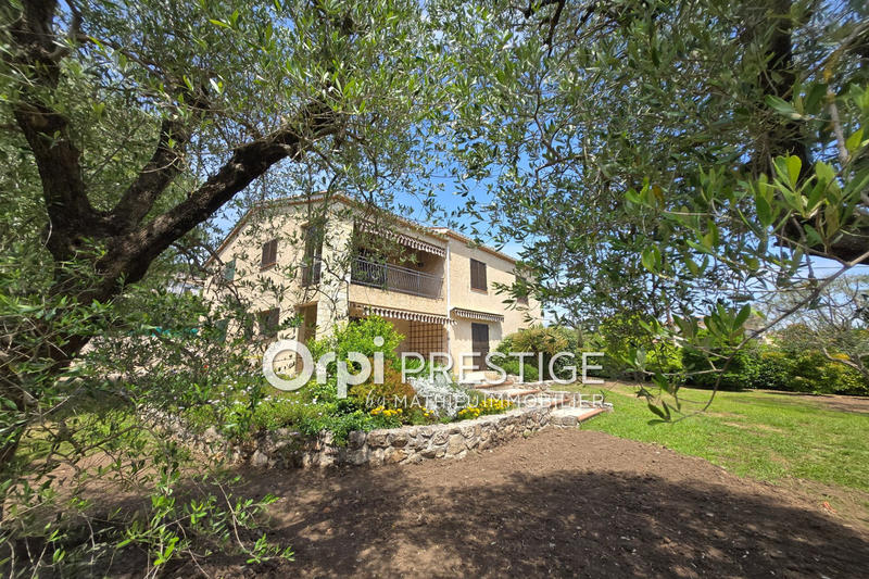 Villa - 245 m² - 8 pièces