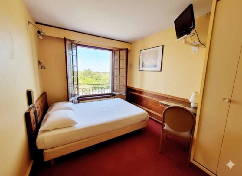 Maison - 1 460 m² - 30 pièces