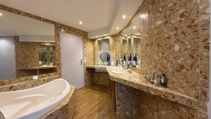 Appartement - 137 m² - 6 pièces