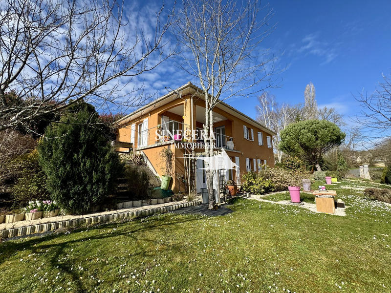 Maison - 200 m² - 10 pièces