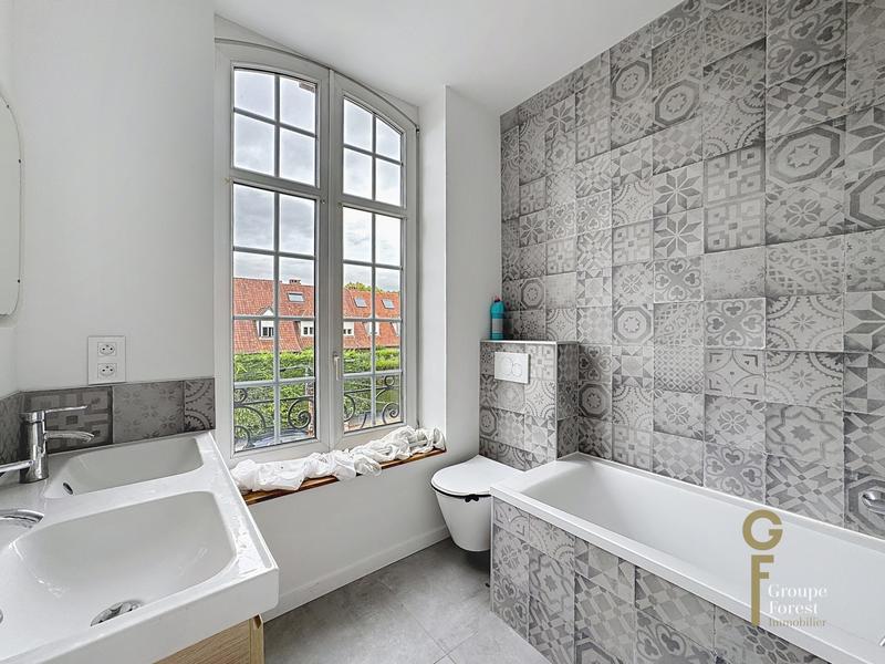 Maison - 180 m² - 5 pièces