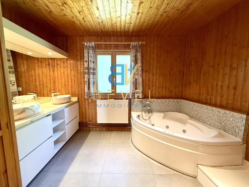 Châlet - 329 m² - 13 pièces