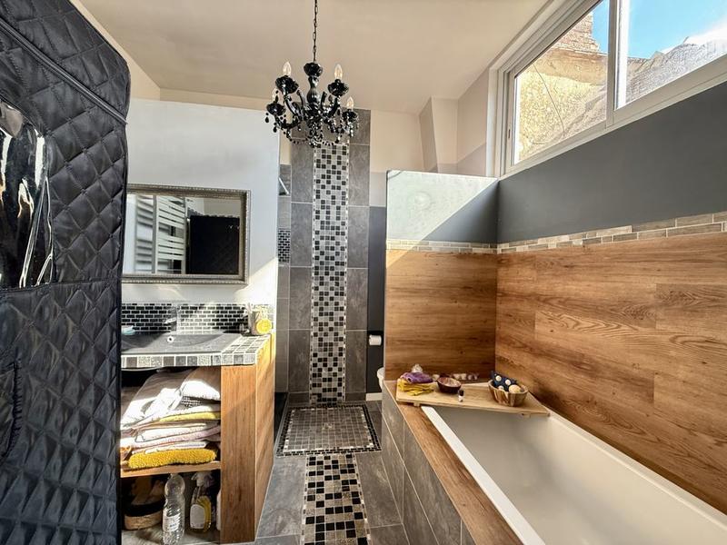 Maison de ville - 237 m² - 8 pièces