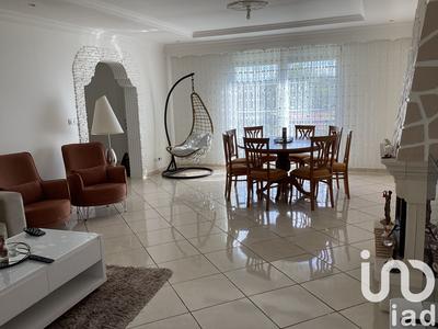 Maison - 182 m² - 10 pièces