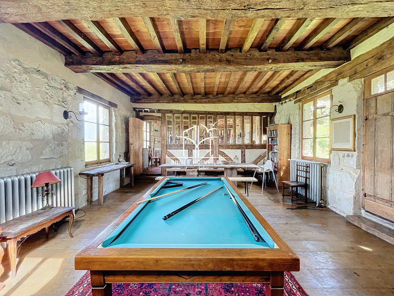 Maison - 245 m² - 8 pièces