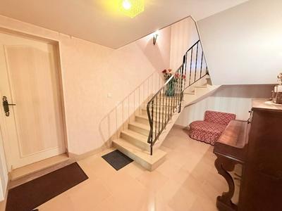 Maison - 218 m² - 9 pièces