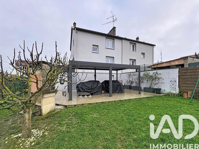 Maison - 90 m² - 5 pièces