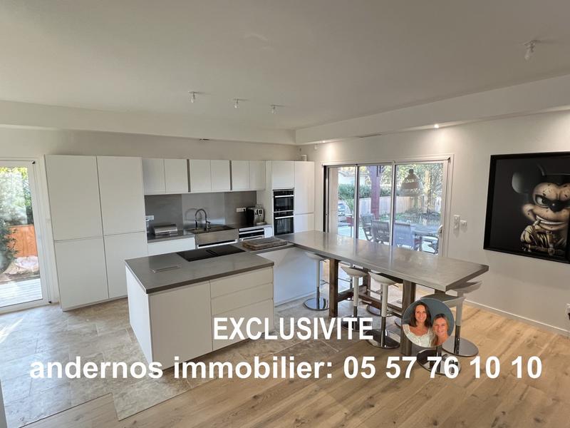 Maison - 233 m² - 7 pièces
