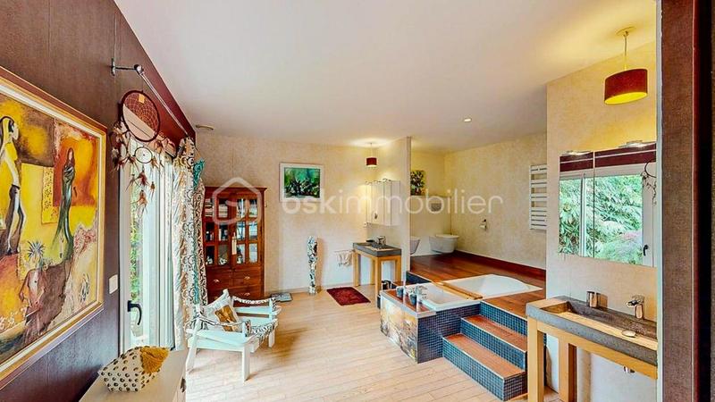 Propriété - 450 m² - 9 pièces