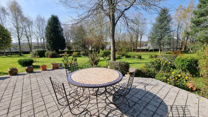 Maison - 288 m² - 9 pièces