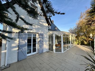 Maison traditionnelle - 150 m² - 8 pièces