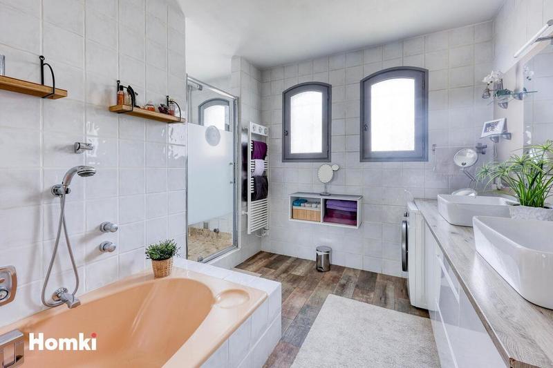 Maison - 207 m² - 6 pièces