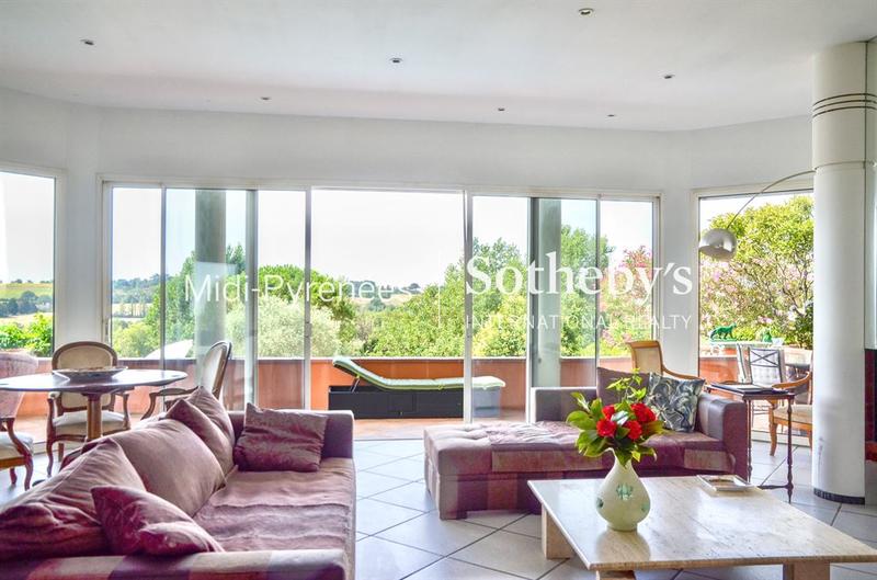 Maison - 215 m² - 7 pièces