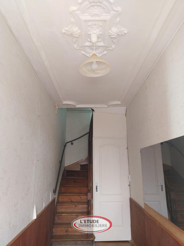 Maison - 225 m² - 9 pièces