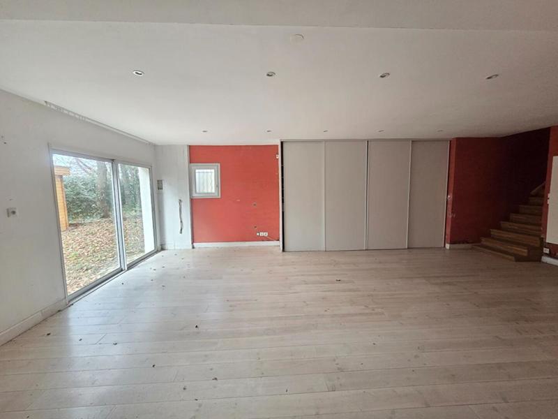 Maison - 235 m² - 6 pièces
