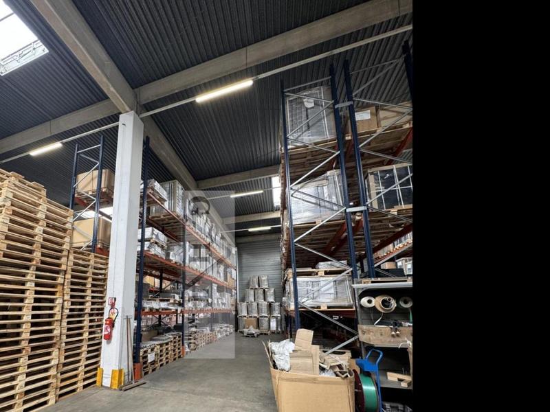 Entrepôt - 1 000 m²
