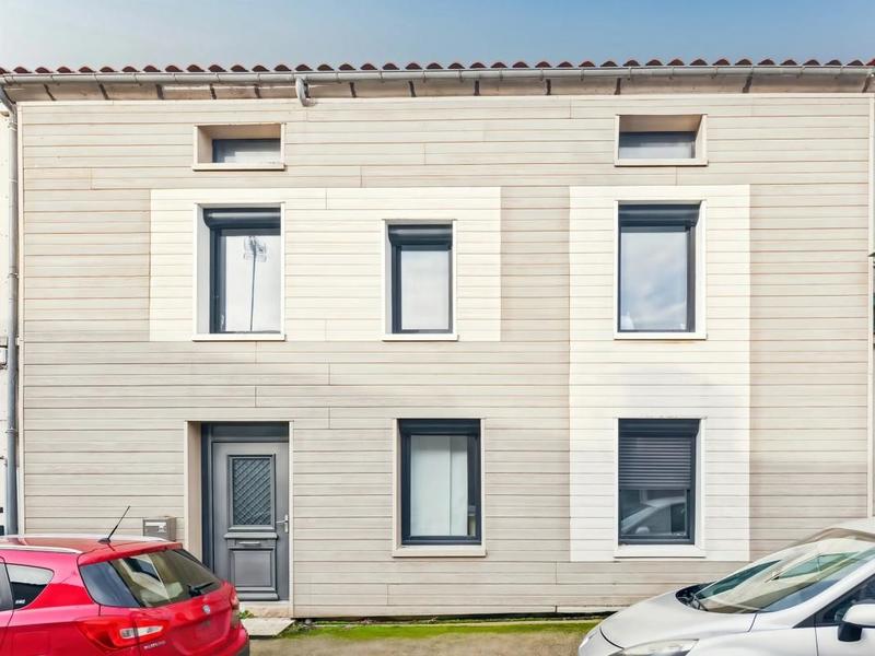 Maison - 180 m² - 7 pièces