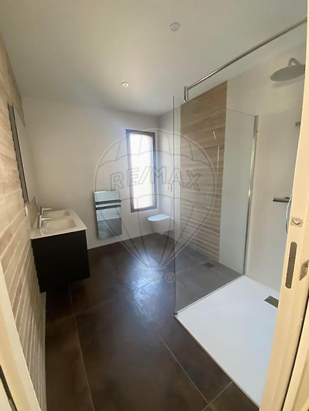 Maison - 216 m² - 6 pièces