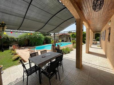 Maison - 202 m² - 8 pièces