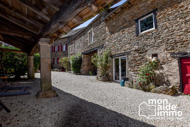 Maison ancienne - 242 m² - 8 pièces