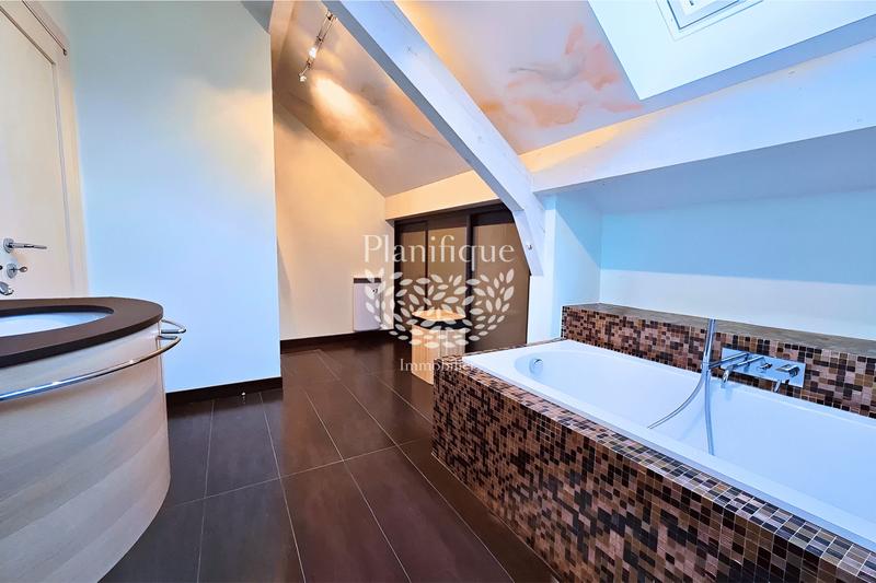 Maison - 299 m² - 7 pièces