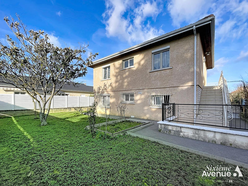 Maison - 194 m² - 8 pièces