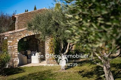 Propriété - 191 m² - 6 pièces