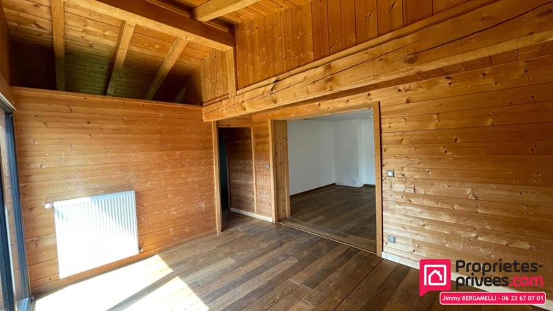 Maison - 210 m² - 6 pièces