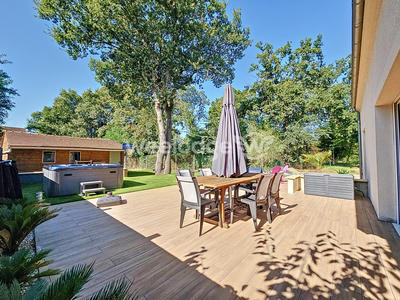 Maison traditionnelle - 166 m² - 6 pièces