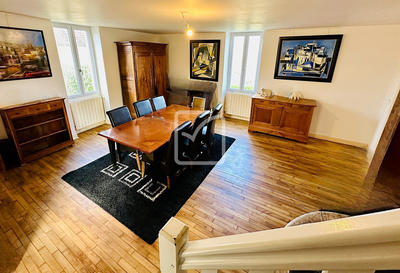 Maison - 255 m² - 9 pièces