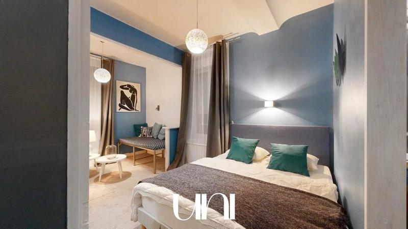 Maison - 450 m² - 16 pièces