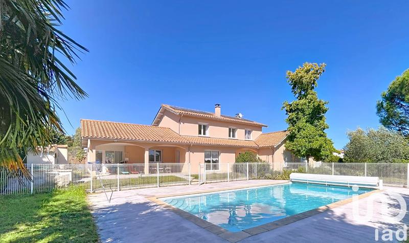 Maison - 217 m² - 8 pièces