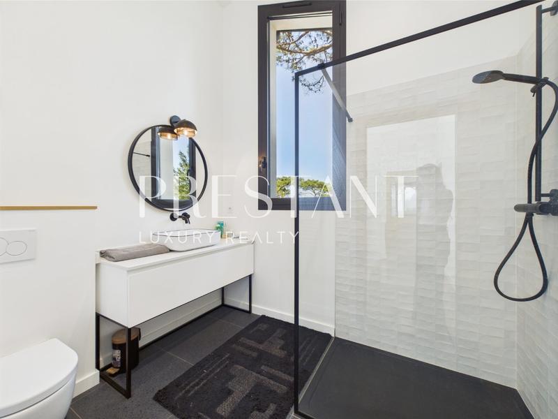 Maison - 290 m² - 10 pièces