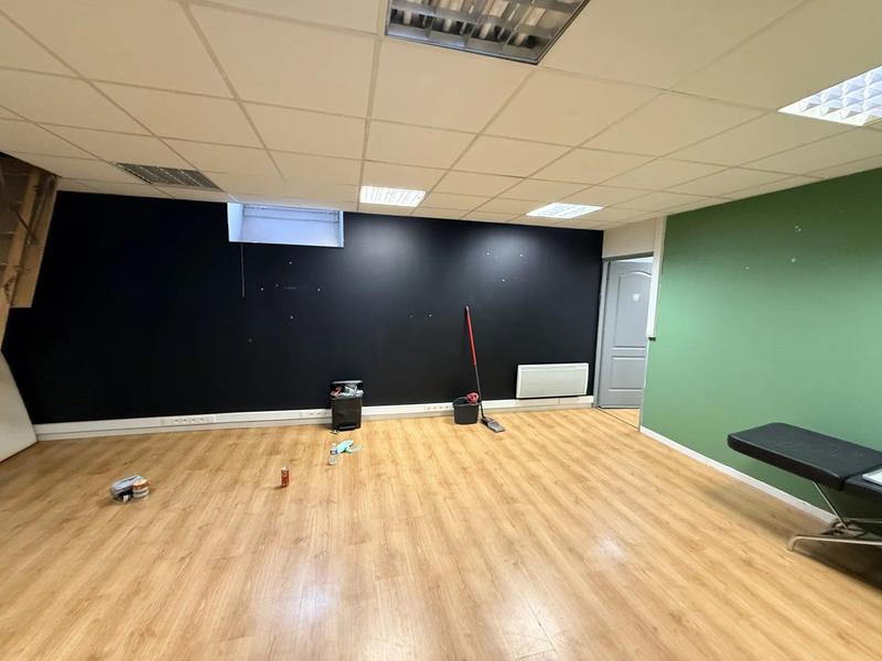 Bureau - 94 m² - 5 pièces