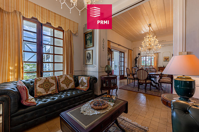 Maison - 400 m² - 8 pièces