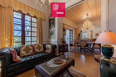 Maison - 400 m² - 8 pièces