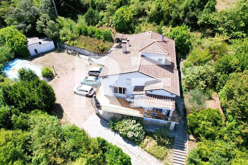 Villa - 208 m² - 9 pièces