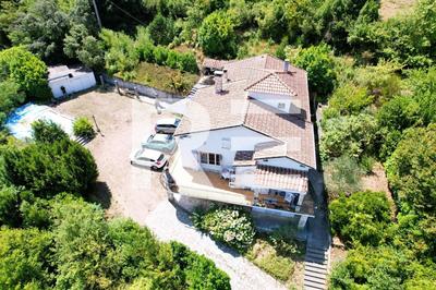 Villa - 208 m² - 9 pièces