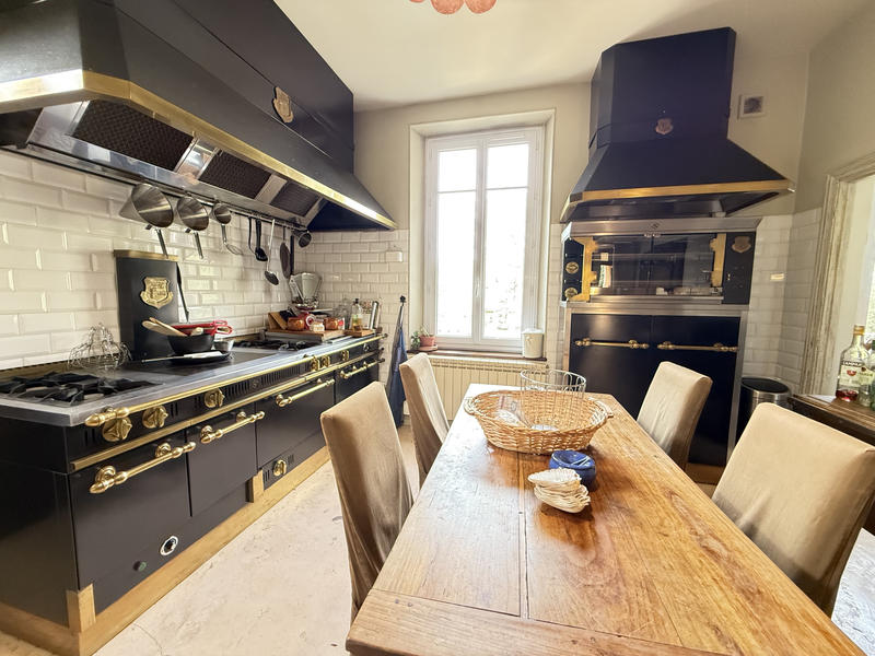 Maison - 460 m² - 10 pièces