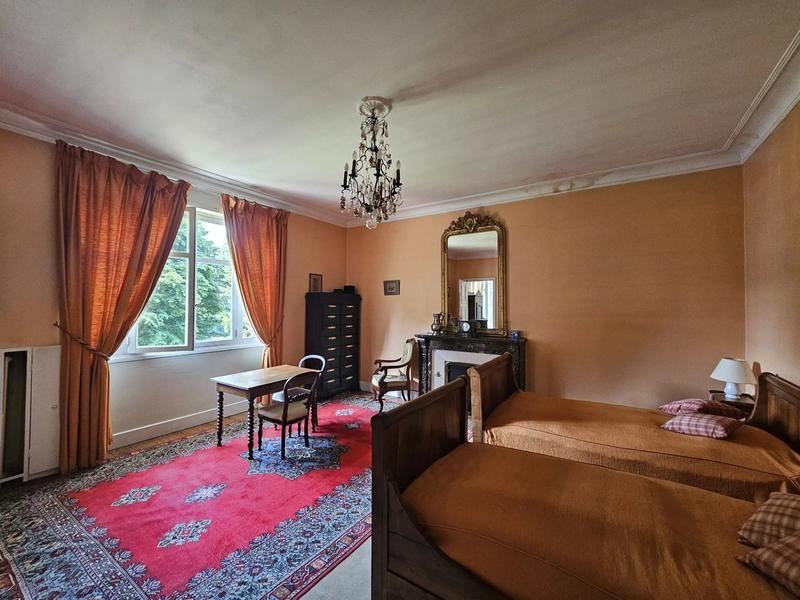 Maison - 338 m² - 8 pièces