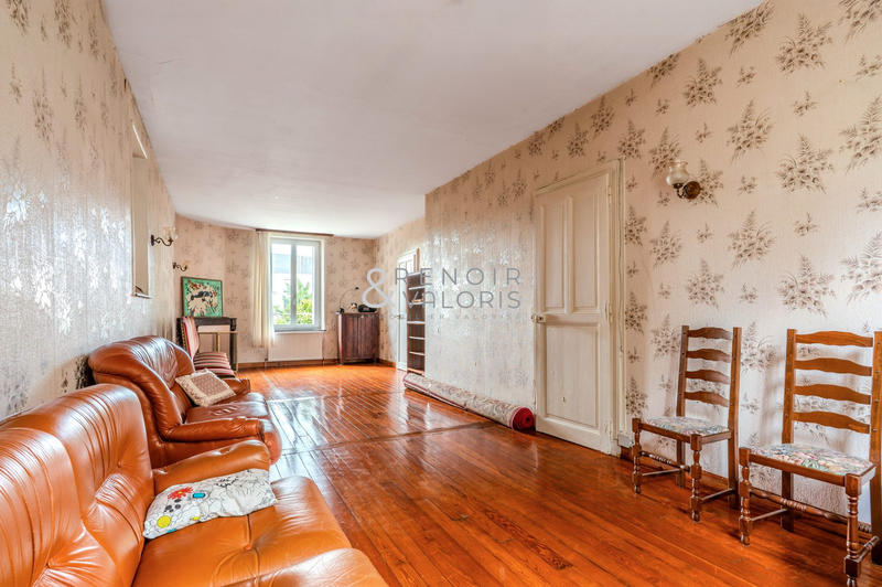 Maison - 239 m² - 8 pièces