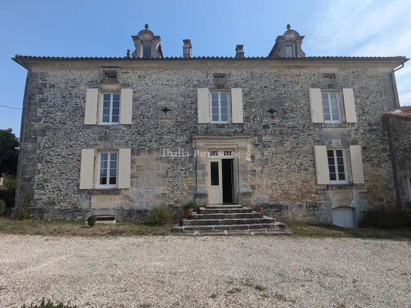 Maison - 278 m² - 12 pièces