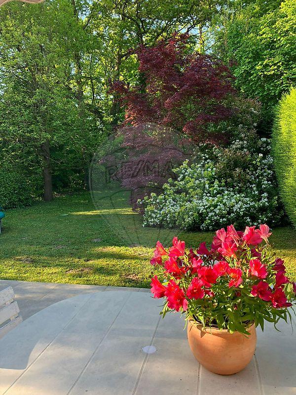 Demeure - 239 m² - 10 pièces