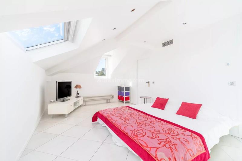 Maison - 400 m² - 7 pièces