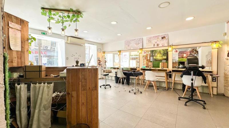 Magasins - 82 m² - 2 pièces